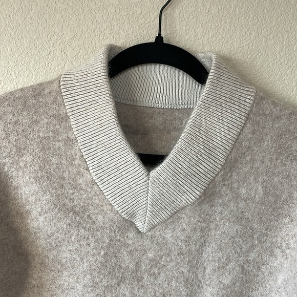 Lululemon Alpaca Wool-Blend V-Neck Sweater XS Minimalist Neutral Academia - DESC - Picture 7 of 15